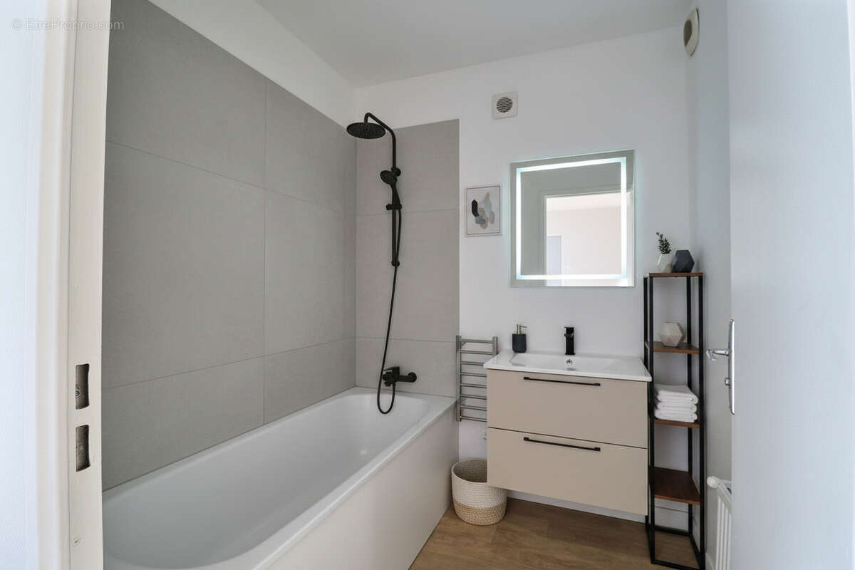 Appartement à L'ILE-SAINT-DENIS