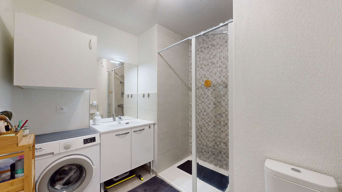 Appartement à BEAUZELLE