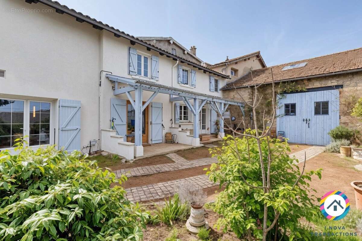 Maison à SALLES-ARBUISSONNAS-EN-BEAUJOLAIS