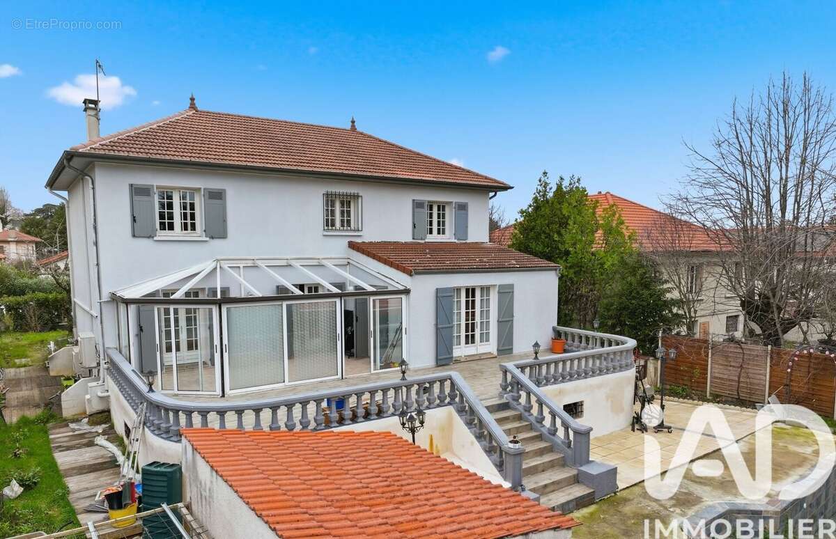 400 m² à Bron  - photo 3