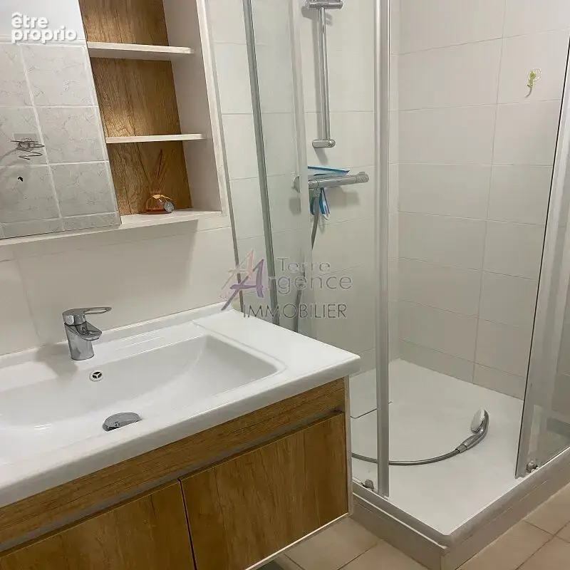 A beaucaire, proche Canal, joli appartement de type1bis rénové d'une superficie de 47m². Appartement actuellement loué - photo 3