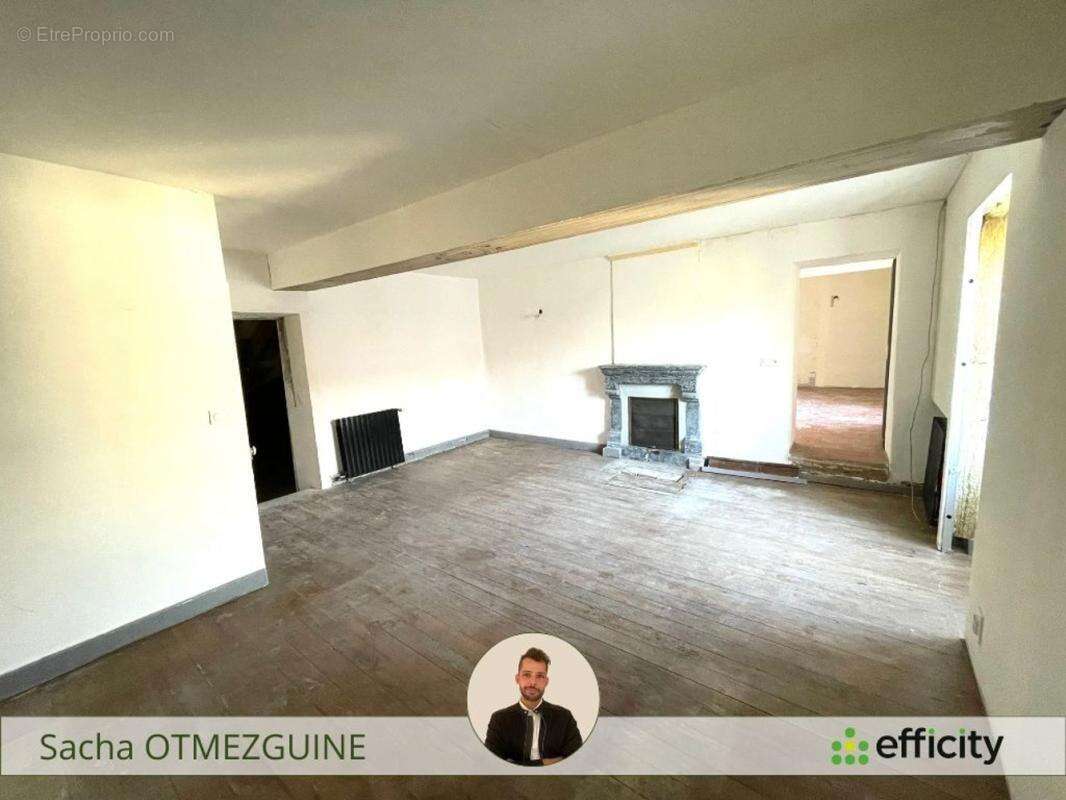 Maison à AZAY-LE-FERRON