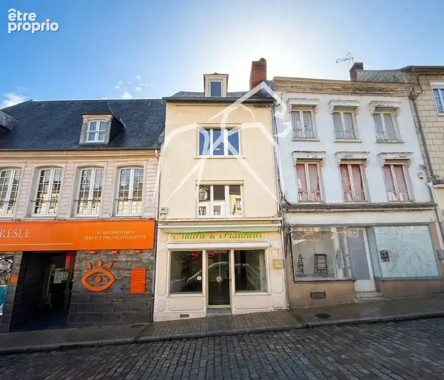 Immeuble — Aumale, place des Marchés - photo 12
