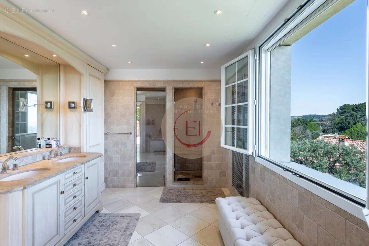Maison à MOUGINS