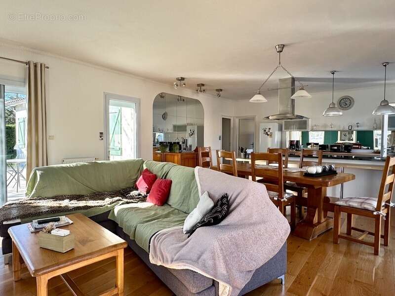 Maison à MONTPON-MENESTEROL