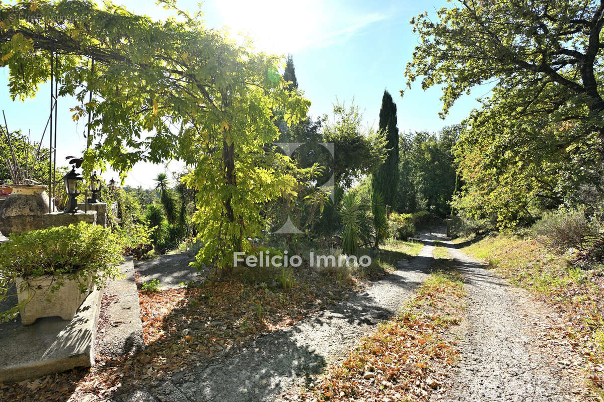 Appartement à CHATEAUNEUF-GRASSE