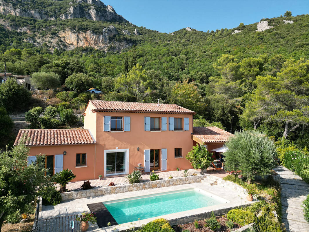 Maison à TOURRETTES-SUR-LOUP