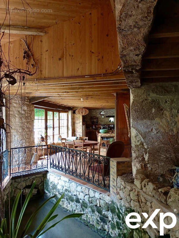 Maison à SAINT-BEAUZEIL