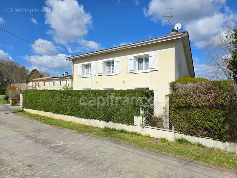 Maison à VILLEGOUGE