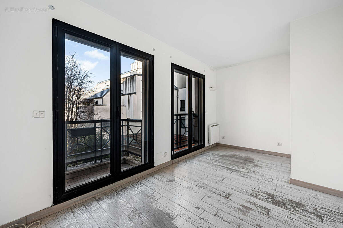 Appartement à PARIS-14E