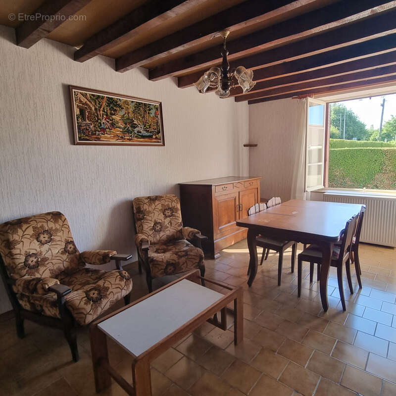 Longère sur 1 329 m2 de terrain clos ! - photo 8