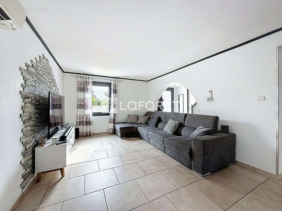 Maison à JASSANS-RIOTTIER