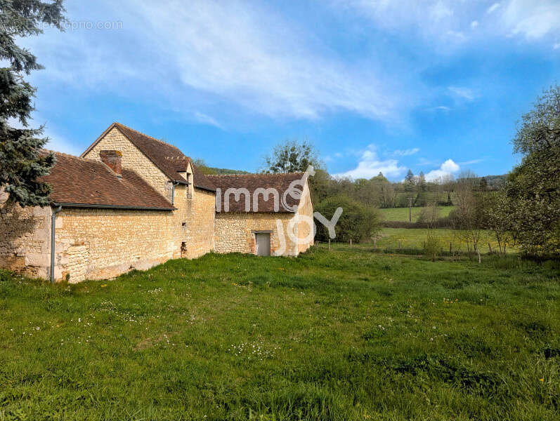 Maison à LA CHAPELLE-MONTLIGEON