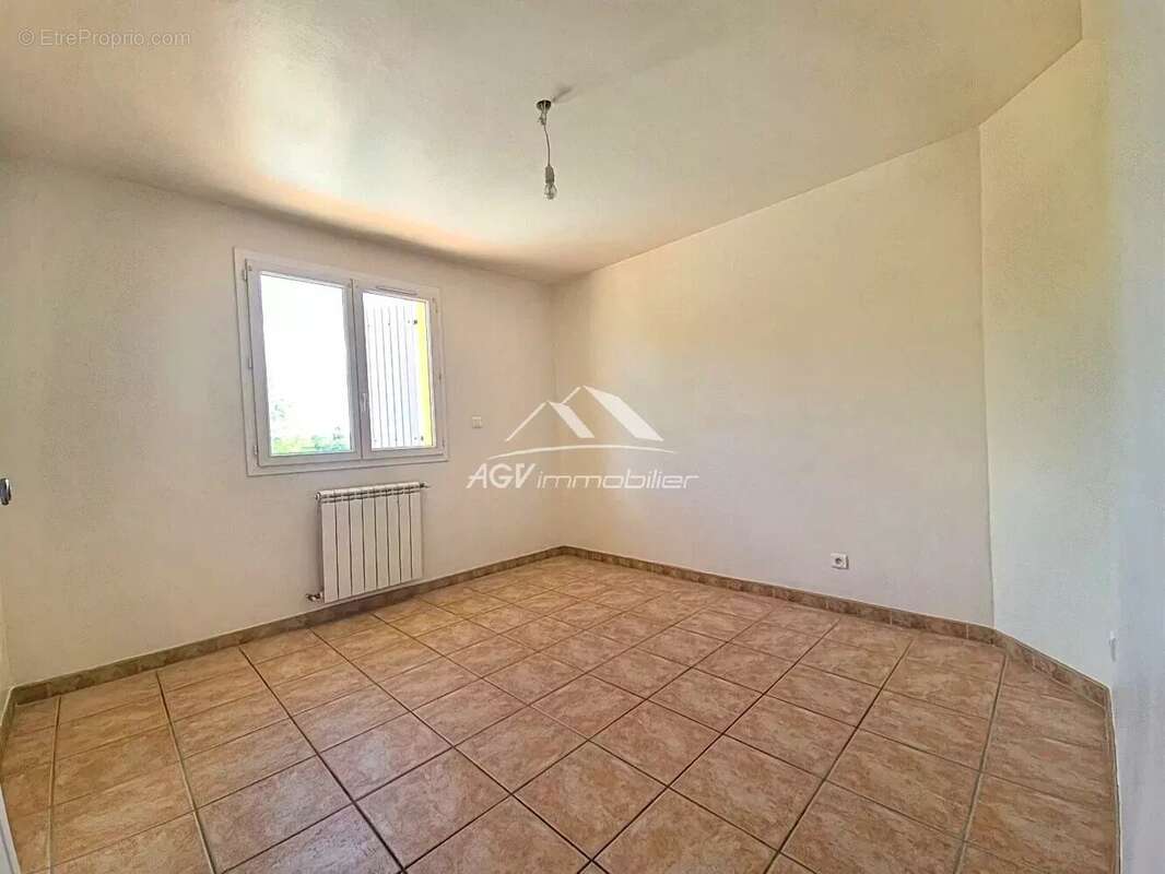 Maison à SAINT-HILAIRE-DE-BRETHMAS