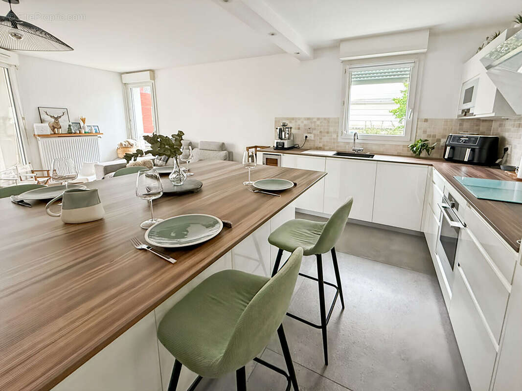 Appartement à COURBEVOIE