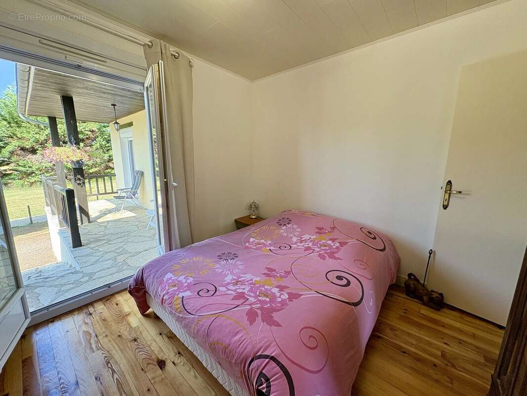 Maison de plain-pied avec véranda accueillante et piscine - photo 9
