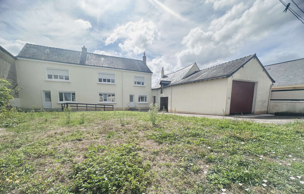 Maison à SOULAIRE-ET-BOURG