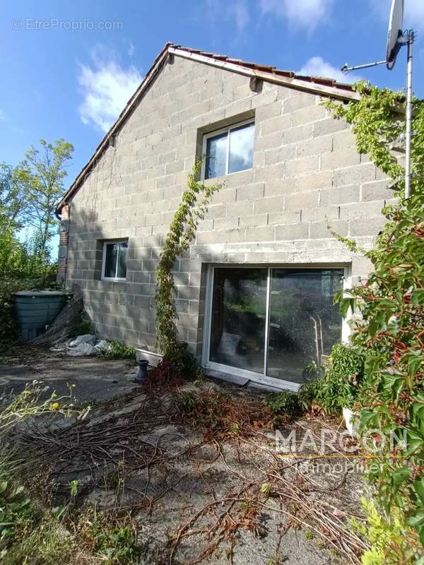 Maison à SAINT-MEDARD-LA-ROCHETTE