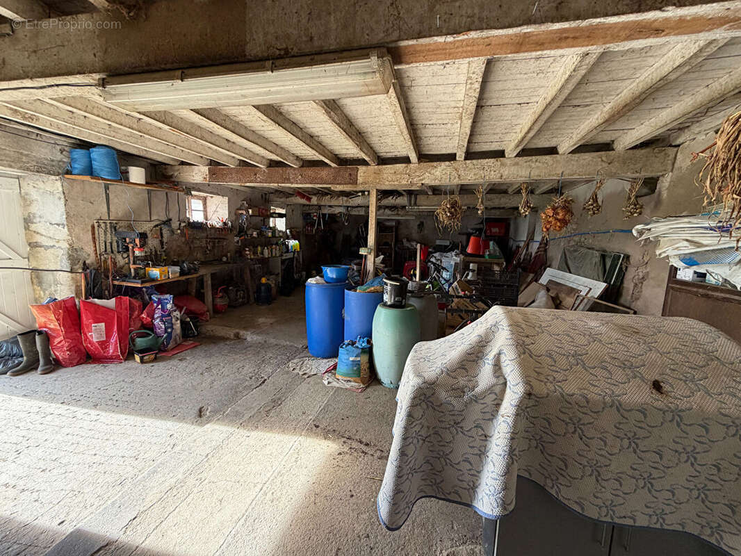 Maison à LACROISILLE