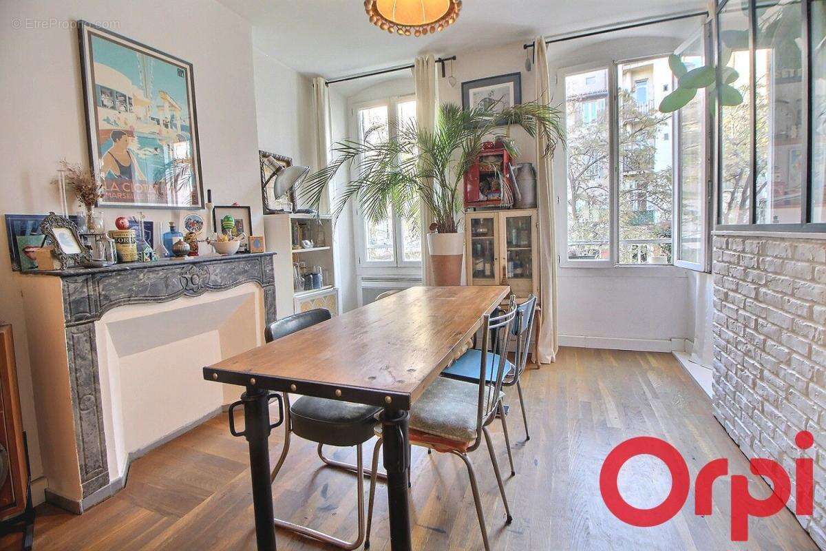 Appartement à MARSEILLE-1E