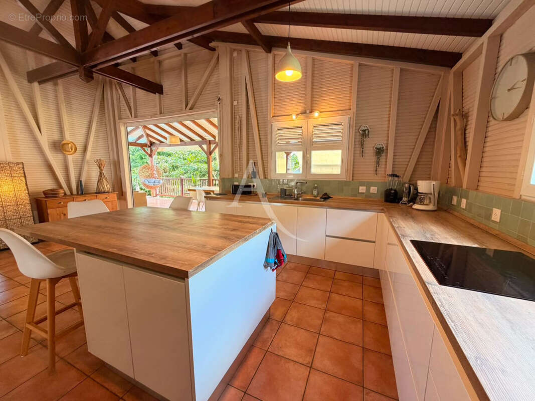Villa quatre chambres avec piscine et environnement paisible sur les hauteurs de Fort de France - photo 13