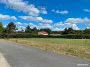 Terrain à VERNEUIL-SUR-VIENNE