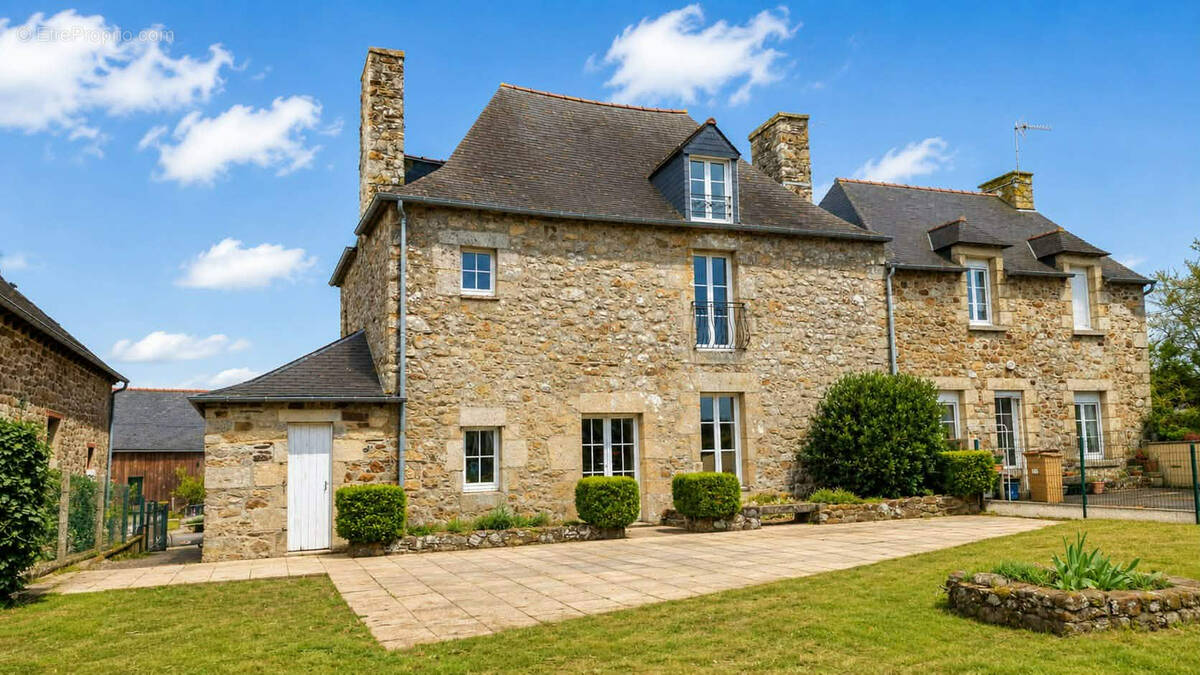 Maison à JUGON-LES-LACS