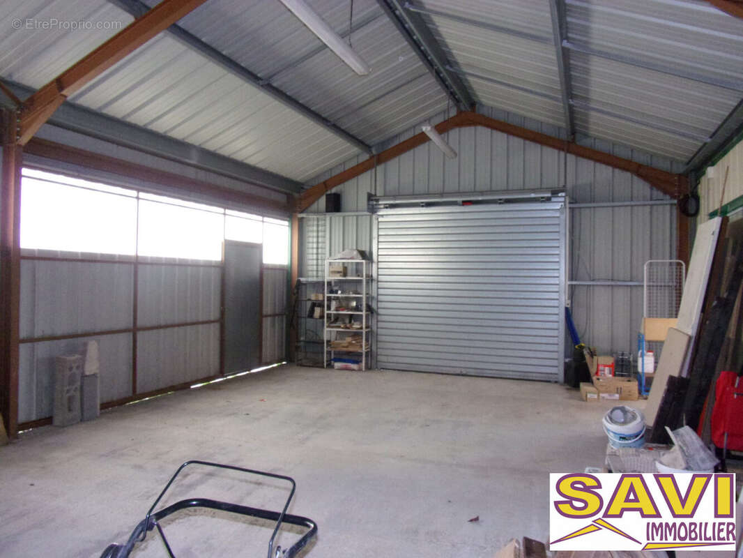 Commerce à FERRIERES-EN-GATINAIS