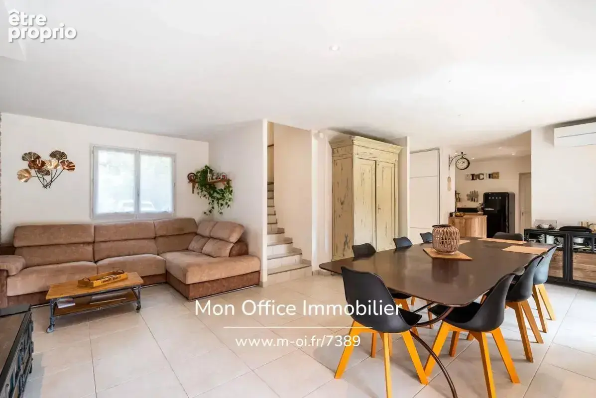 Référence : 7389-JDO - Maison familiale 4 chambres avec piscine et terrain de 1 260 m² à Venelles - photo 8