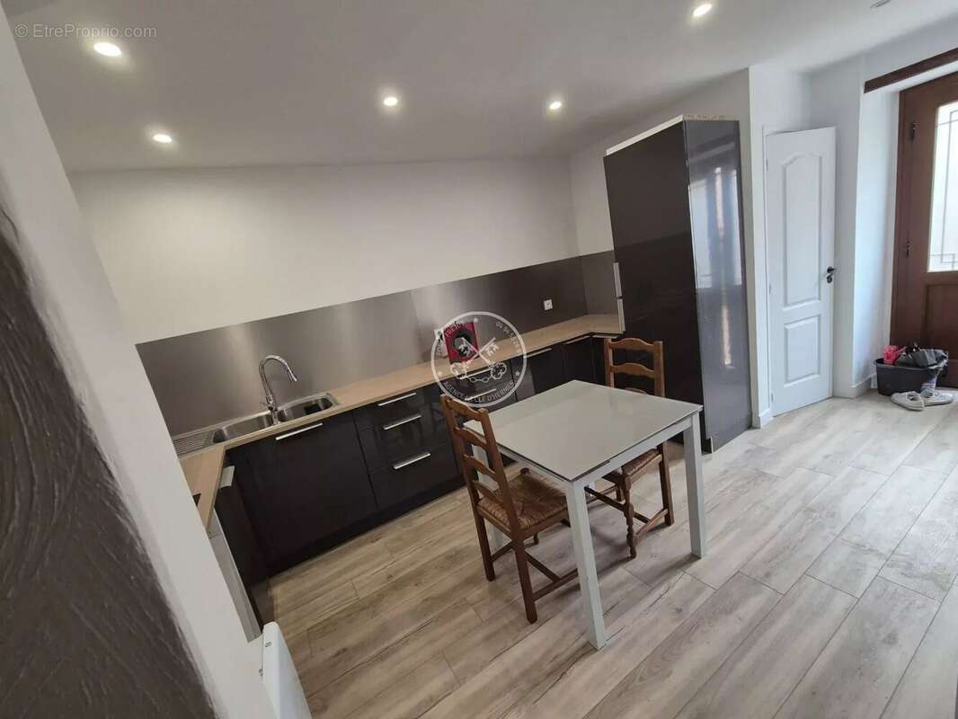 Appartement à BAGNOLS-EN-FORET