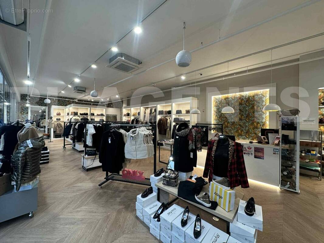 2f61e035-ff99-4917-95ab-eacc24ce833d - Commerce à VOUZIERS