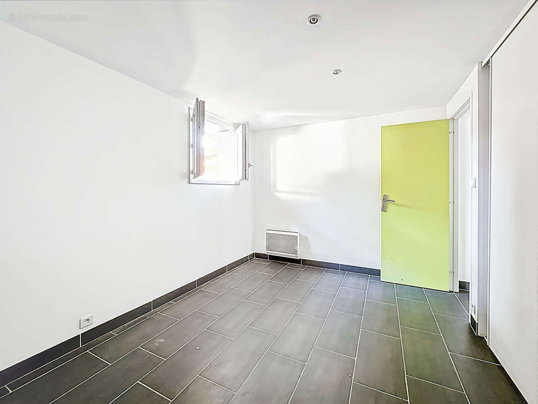 Commerce à MONTREUIL-BELLAY