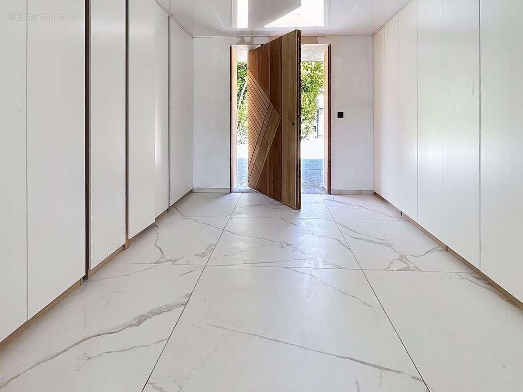 Maison 500 m² à Nemours  - photo 2