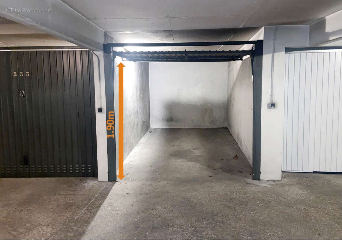 Parking à PARIS-15E
