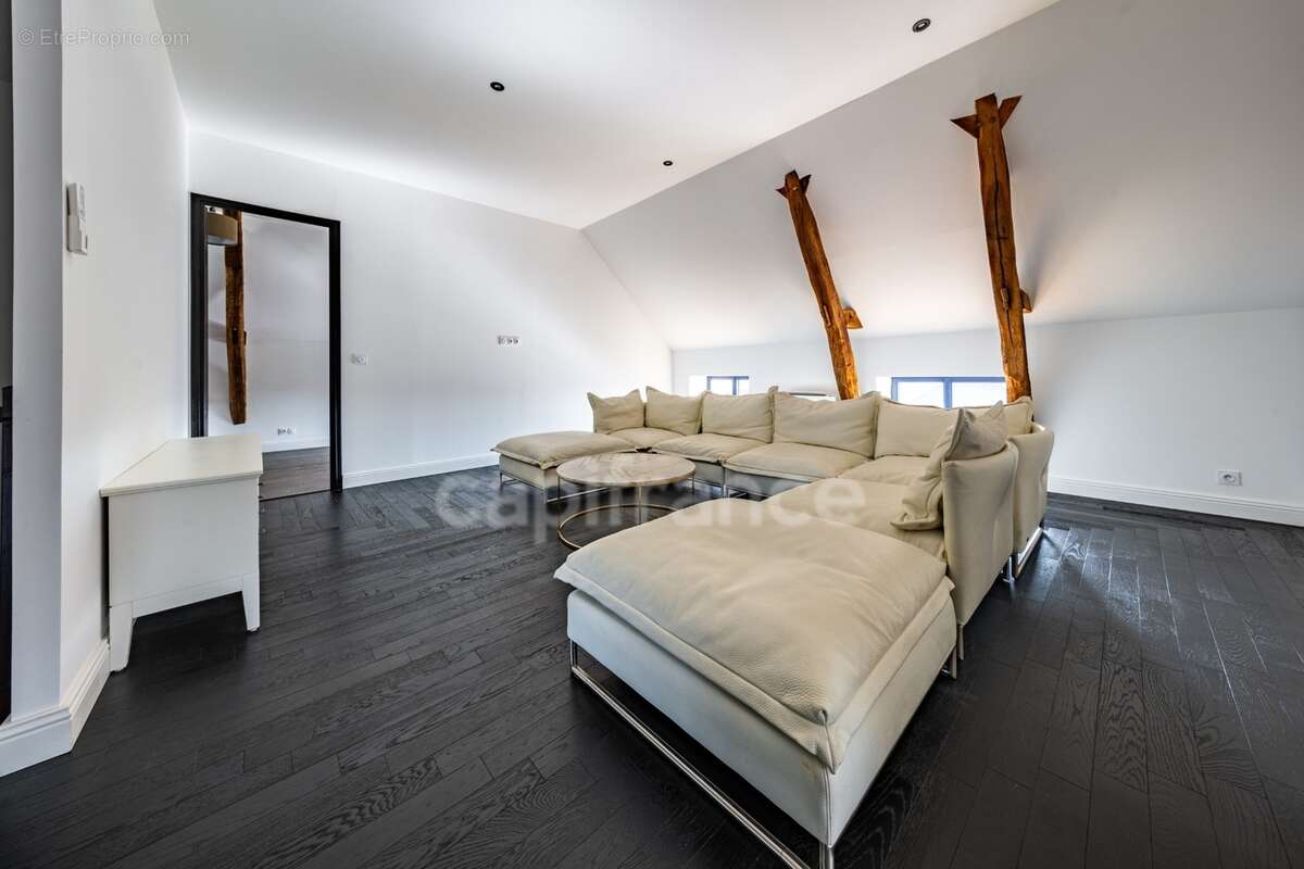 Propriété à vendre composée d'une demeure de Maitre et une deuxième maison avec piscine et jardin - photo 18
