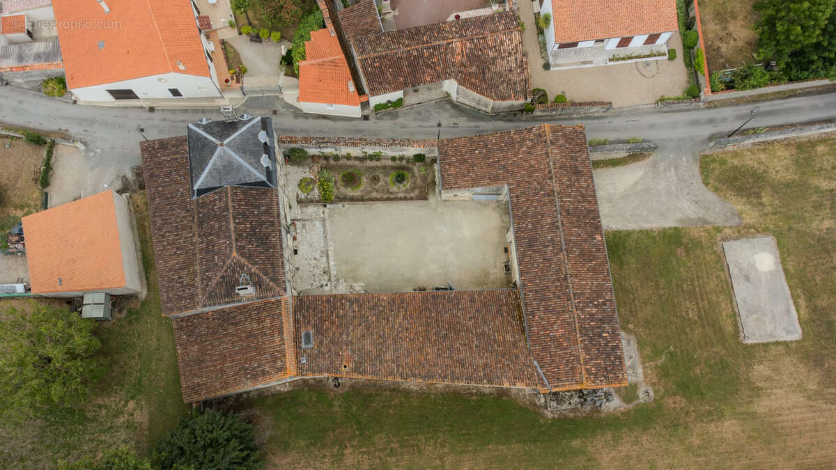 Maison à MACQUEVILLE