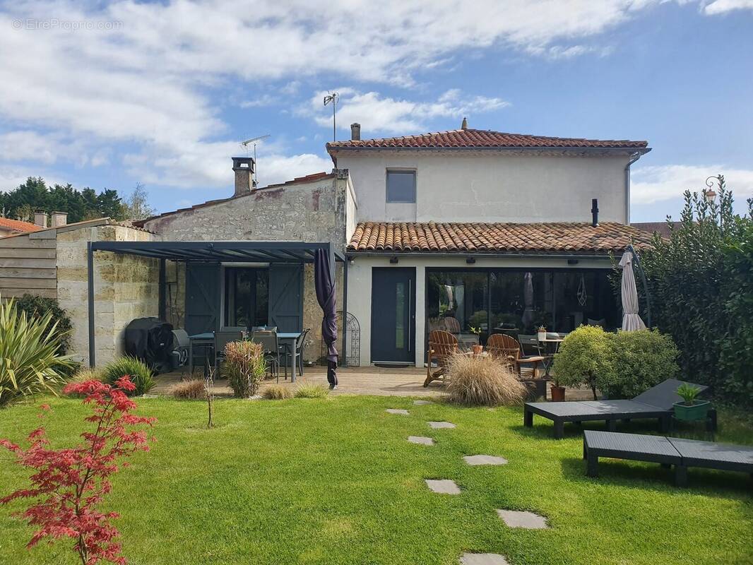 Maison à CHENAC-SAINT-SEURIN-D'UZET