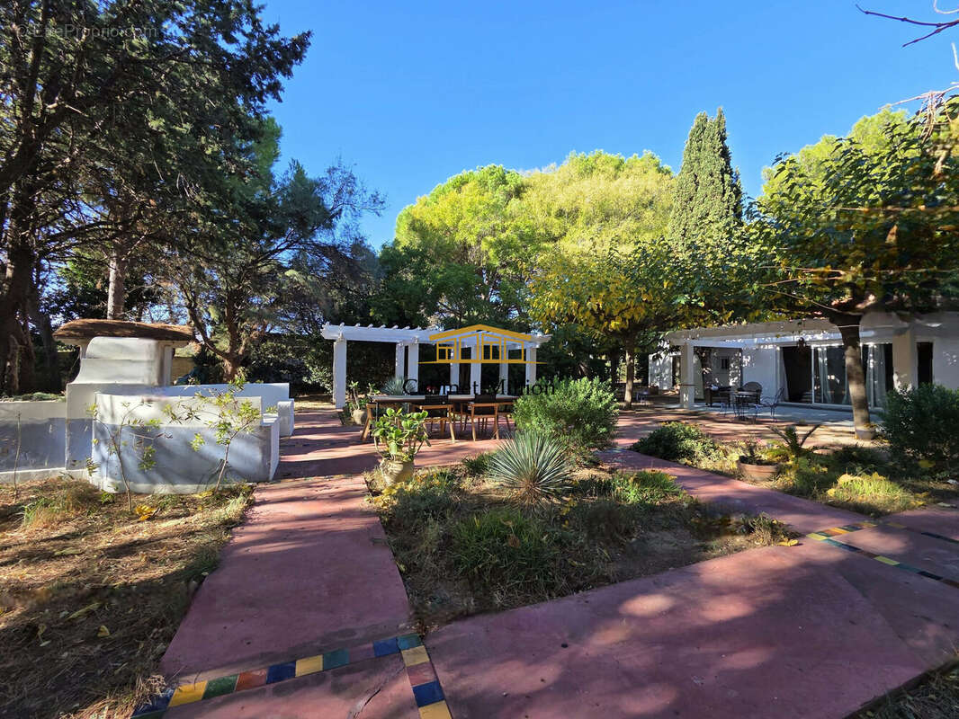 Maison à VIC-LA-GARDIOLE