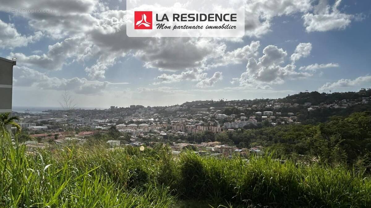 Terrain à FORT-DE-FRANCE