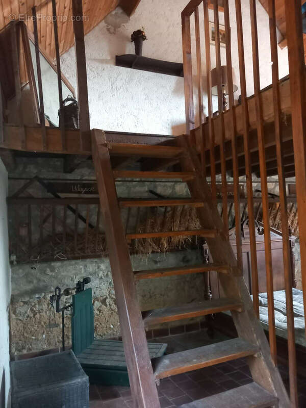 Maison à POUZY-MESANGY