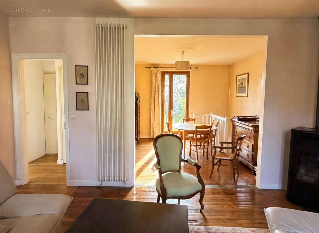 Maison à LE MESNIL-LE-ROI