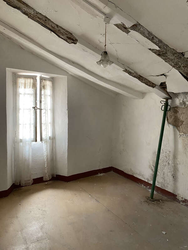 Maison à SAINT-LAURENT-DE-CERDANS