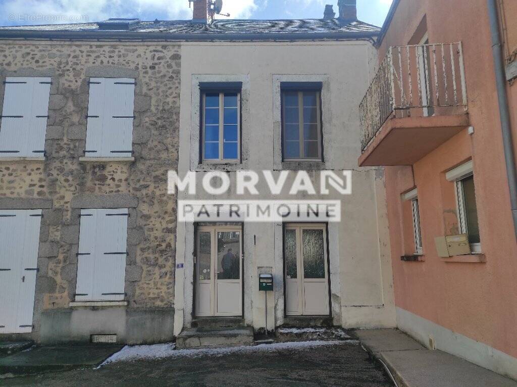 Maison à OUROUX-EN-MORVAN