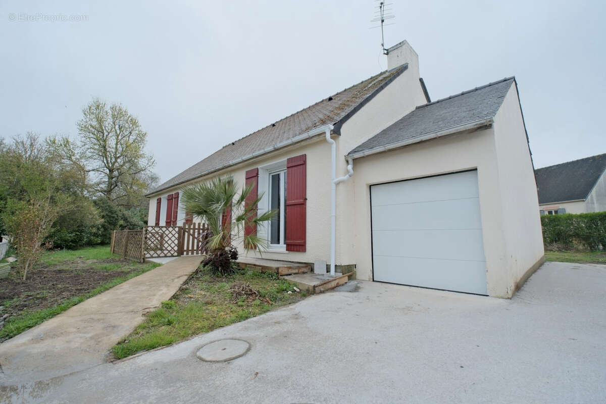 Maison à LA TRINITE-SURZUR