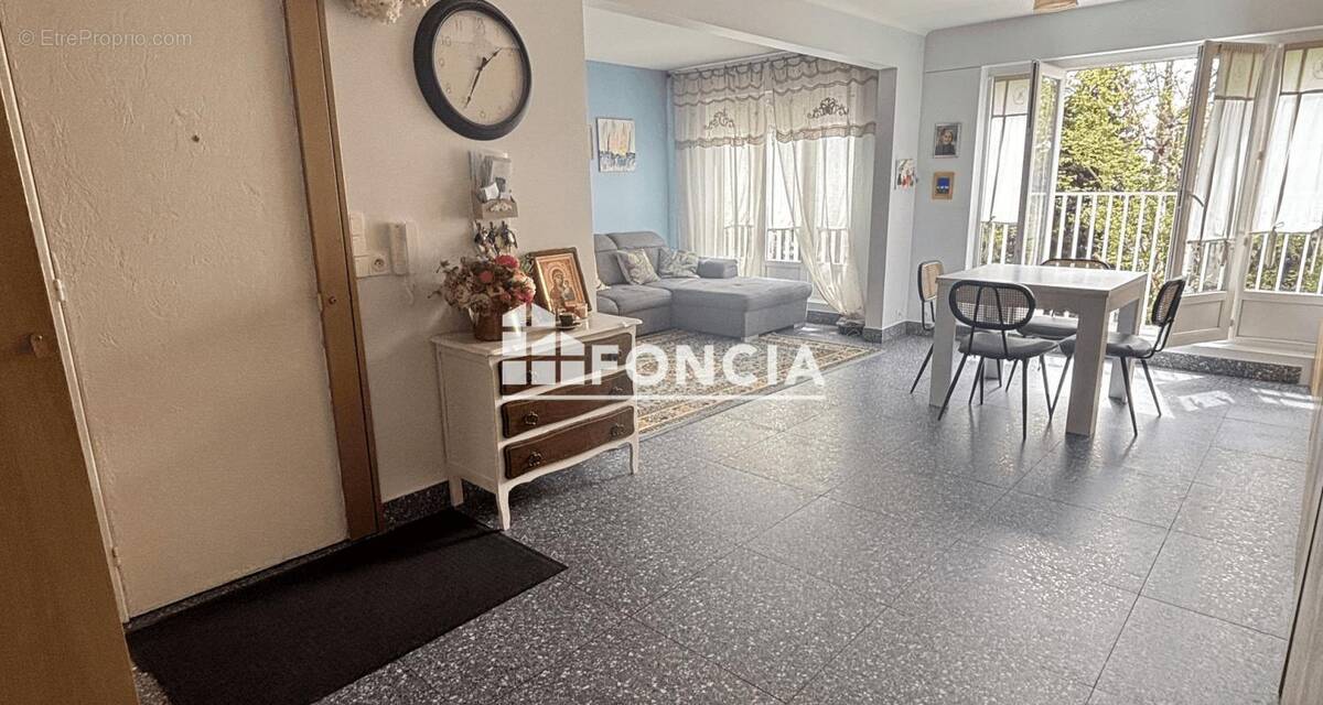 Appartement à CHILLY-MAZARIN