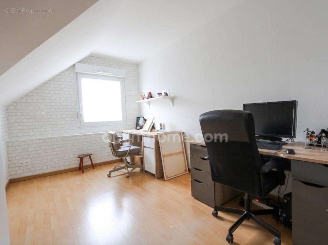 Yutz - maison mitoyenne 5 pieces avec 3 chambres, terrasse, jardin et garage ! - photo 6