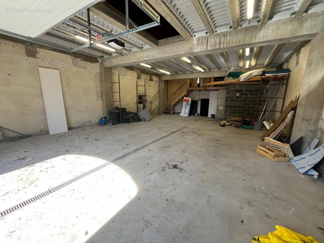 Commerce à LAQUEUILLE