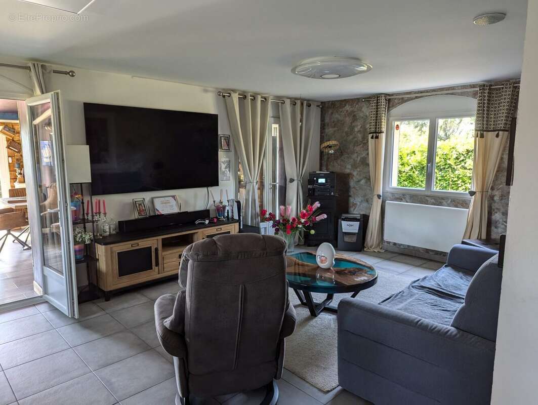 Maison à THEVET-SAINT-JULIEN