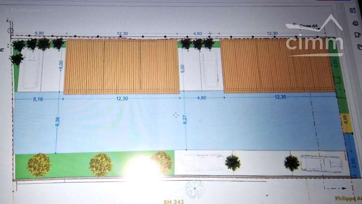 Parking à LIVRON-SUR-DROME