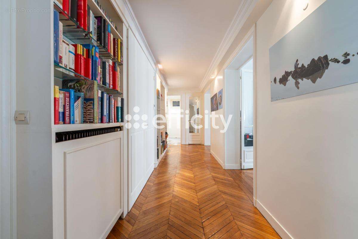 Appartement à PARIS-16E